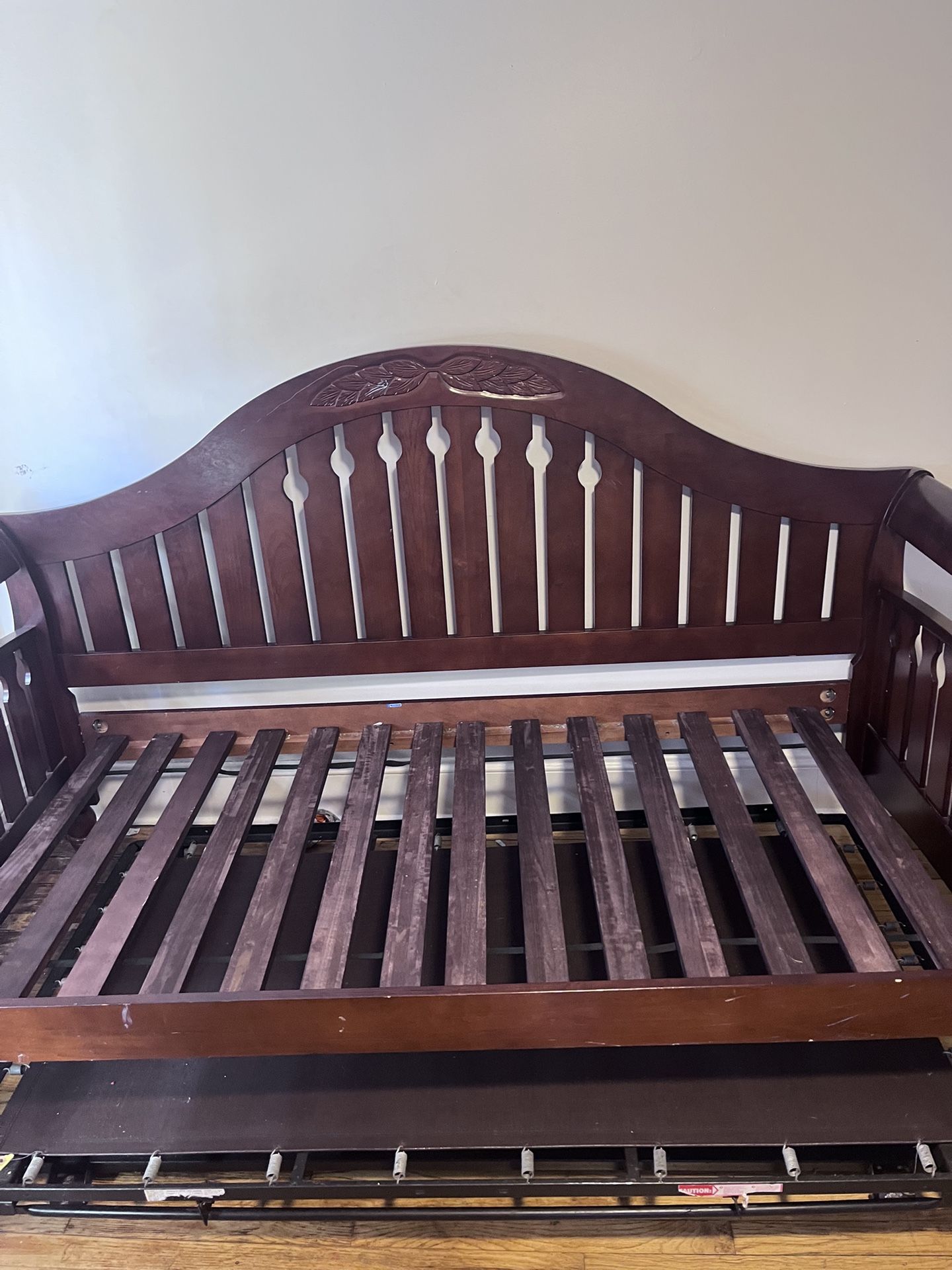 Day Bed With 2 Twin Mattresses