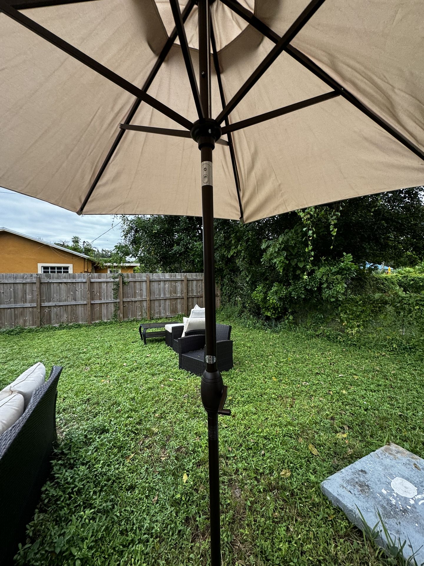 Patio and deck outdoor umbrella for Sale in Oakland Park, FL OfferUp