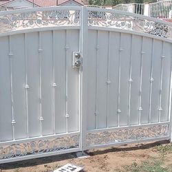 Hermoso portón Blanco / Beautiful Wrought Iron Gate