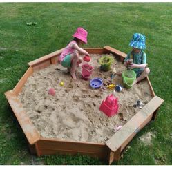 New -Cedar Sand box- With Cover And Lining
