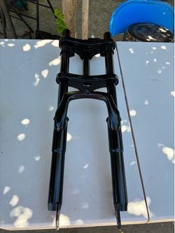 (20”x4.0) 45# steel, non-adjustable dual-crown suspension fork.