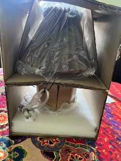 Magnolia ceramic table lamp