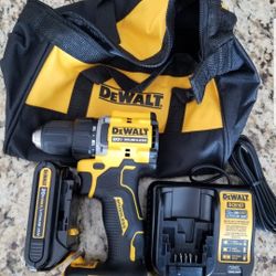 Dewalt 20 Volt Atomic Cordless Brushless Drill Driver With Battery And Charger 