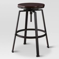 Swivel barstool 