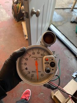 Autometer 5” tach w shift light