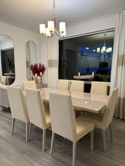 Dining table set of 8 chairs and adjustable size