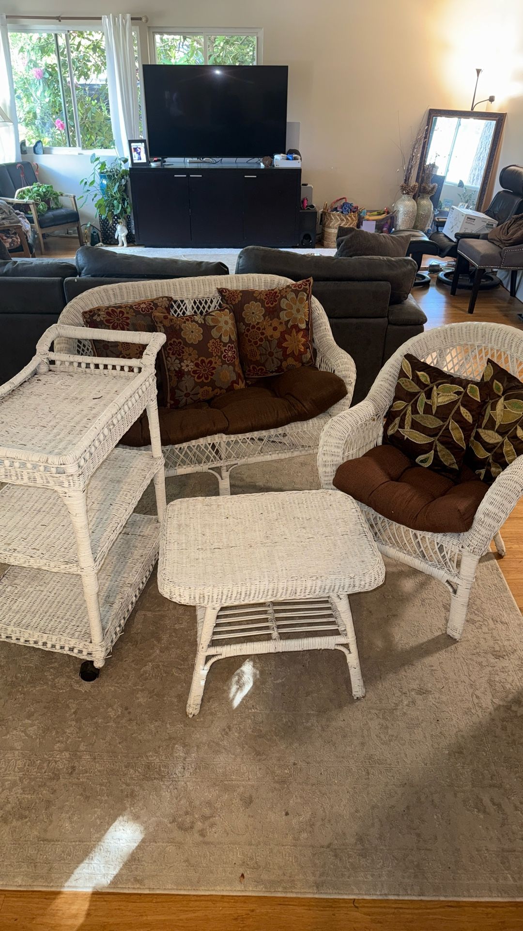 Vintage White Wicker Couch/patio Set