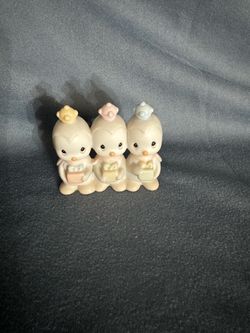 Precious moment, we have come from far figurine