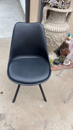 USED SINGLE BLACK CHAIR