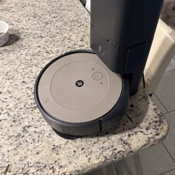 Used iRobot I3 