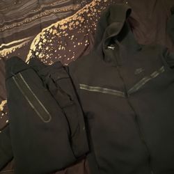 Black Nike Tech Suit
