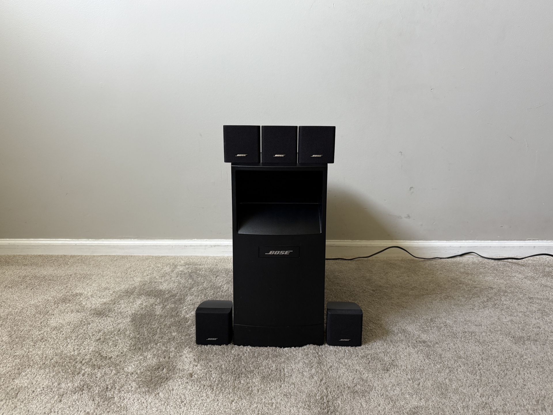 Bose Acoustimass 6 Series III 5.1 Home Theater Surround Sound Subwoofer with 5 Cube Speaker System