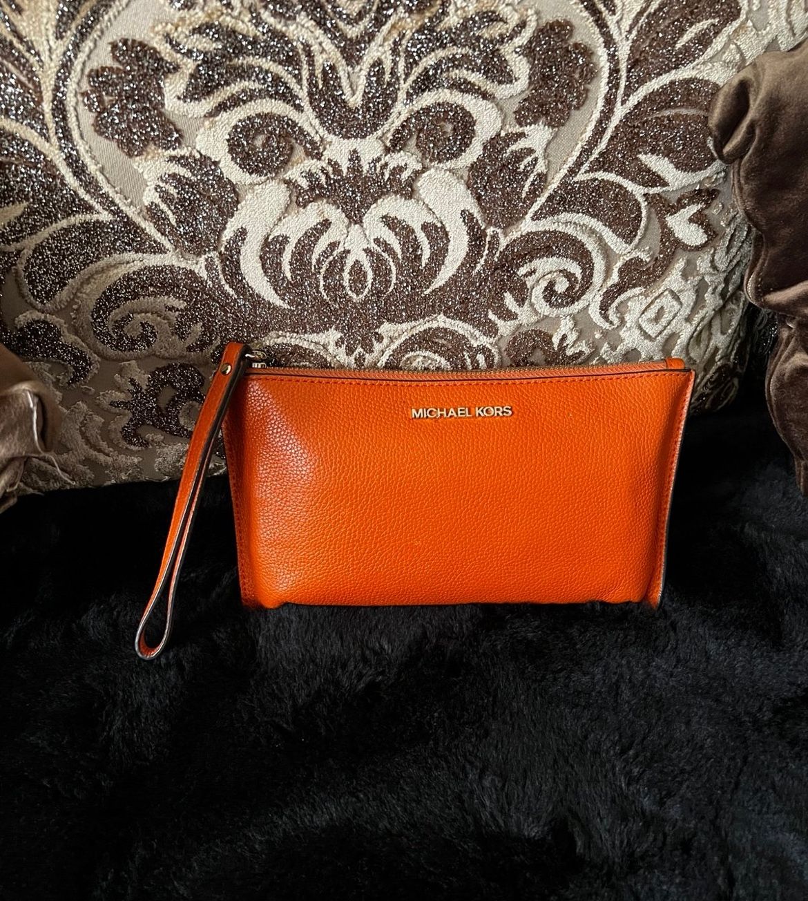Micheal Kors wristlet