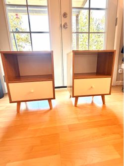 Set of 2 Mid-Century Modern Nightstands / End Tables