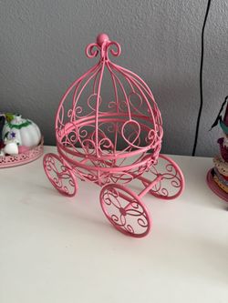 Princess Carriage Used For Birthday Cards At Party.
