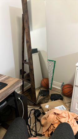 MIRROR AND CLOSET