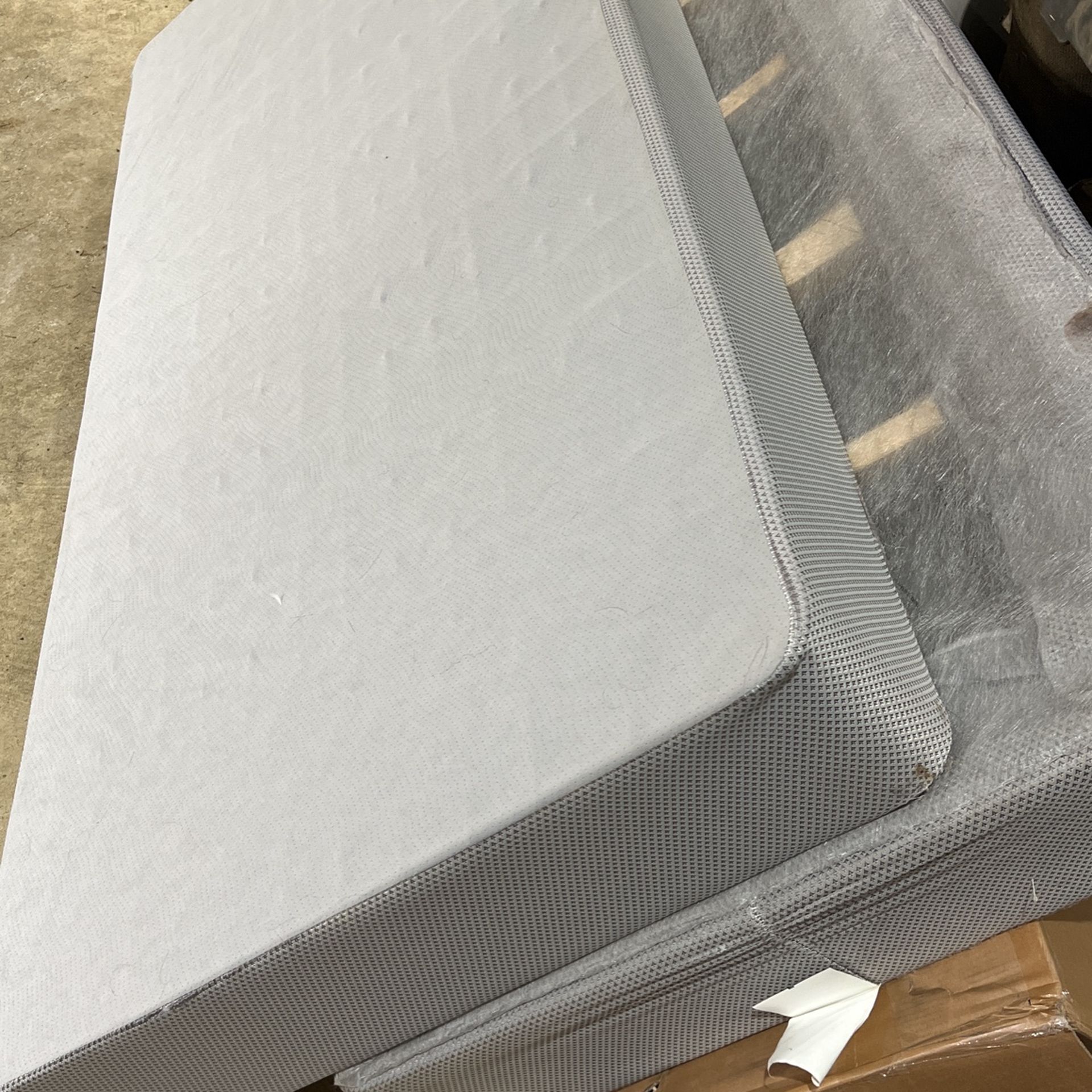 King Bed Box Springs And Metal Bed Frame for Sale in Grays Harbor