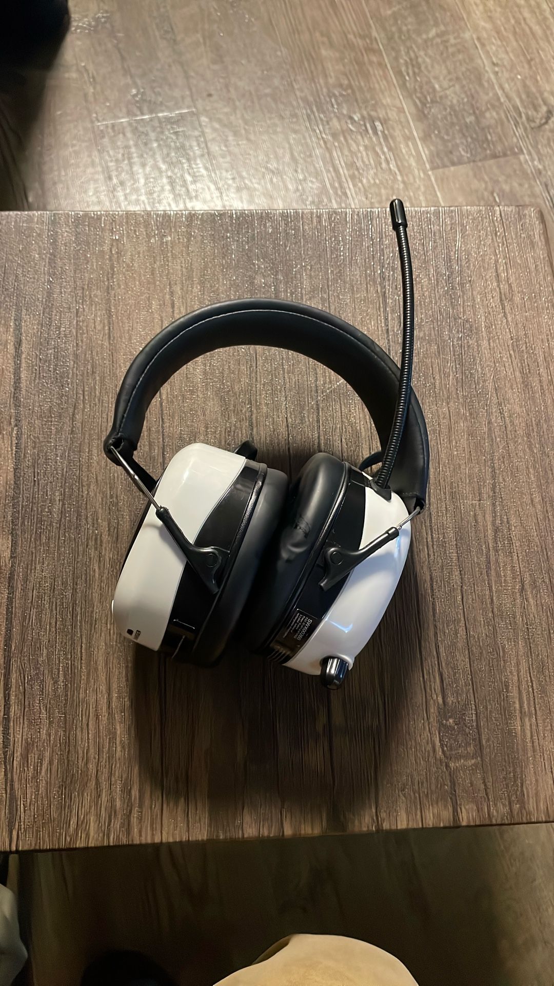 SAFETY WORKS HEARING PROTECTORS WITH BLUETOOTH AM/FM RADIO