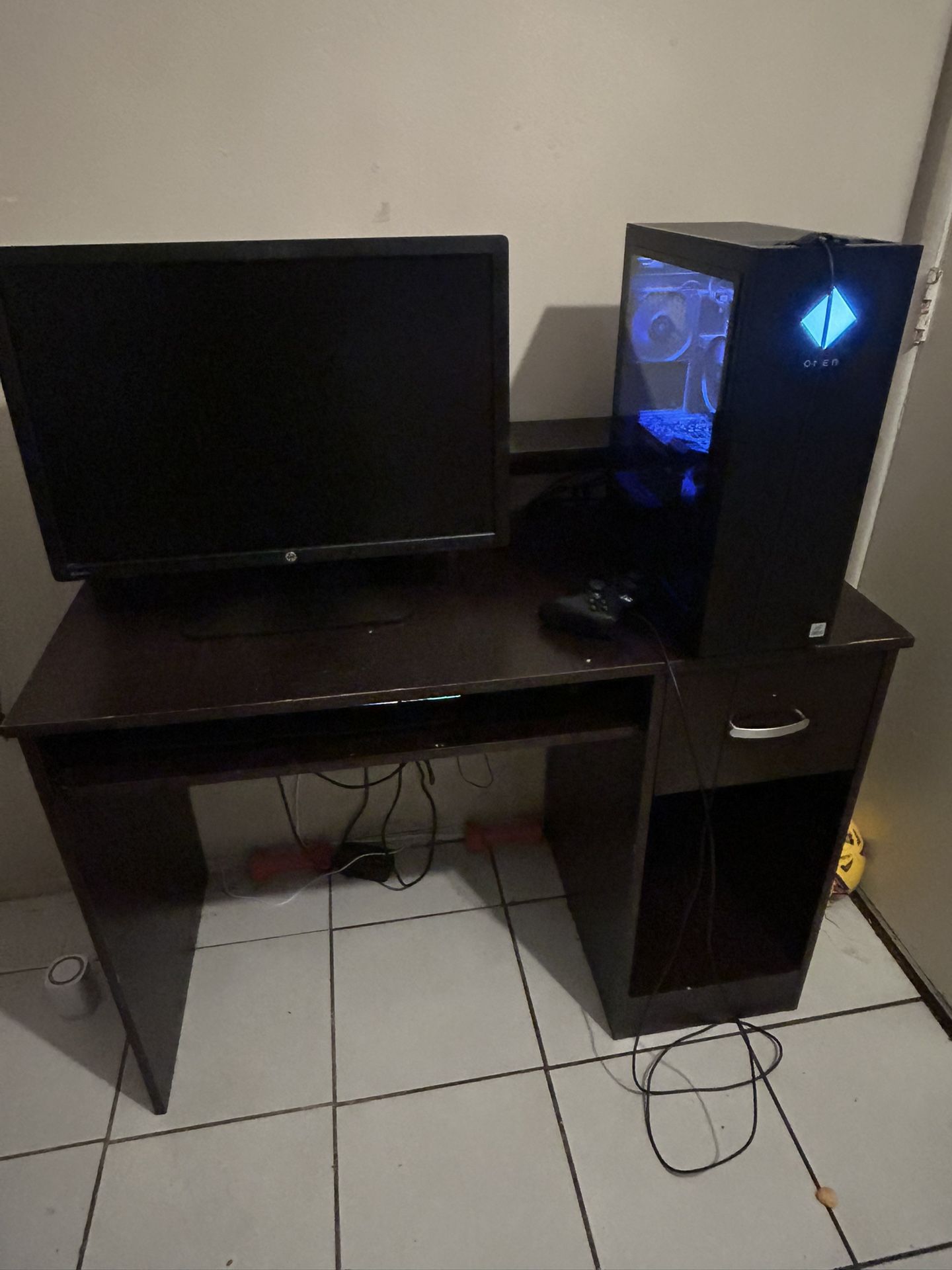 Escritorio de madera resistente - ¡Listo para tu setup!