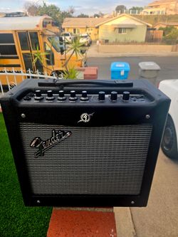 Amp Mustang 1