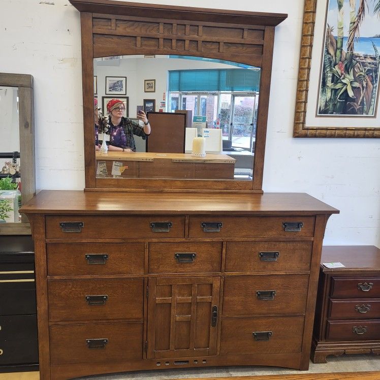 Broyhill 9-Drawer Dresser W/ Mirror for Sale in Puyallup, WA - OfferUp