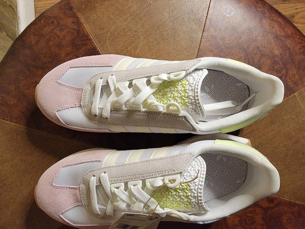 Adidas Retropy E5 SIZE 9 WOMEN