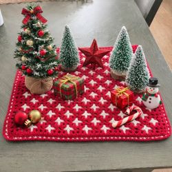 Crochet Christmas Placemat, Red and White Holiday Table Mat