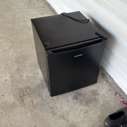 1.7cu ft Refrigerator
