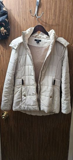 H&M Women's Beige Puffer Jacket