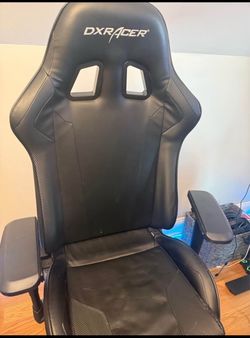 DXRacer Gaming Chair – Black – Adjustable – Good Condition