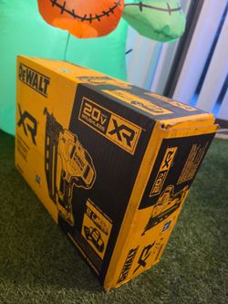 DEWALT 20V MAX XR 16-Gauge Angled Finishing Nailer Kit