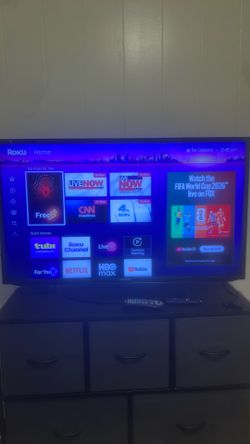 40 inch Samsung Smart tv /tv stand with remote and Roku device