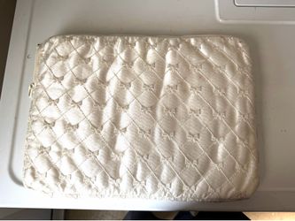 Quilted laptop case foam interior