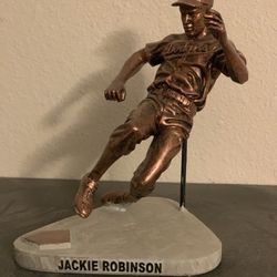 Jackie Robison Statue. 