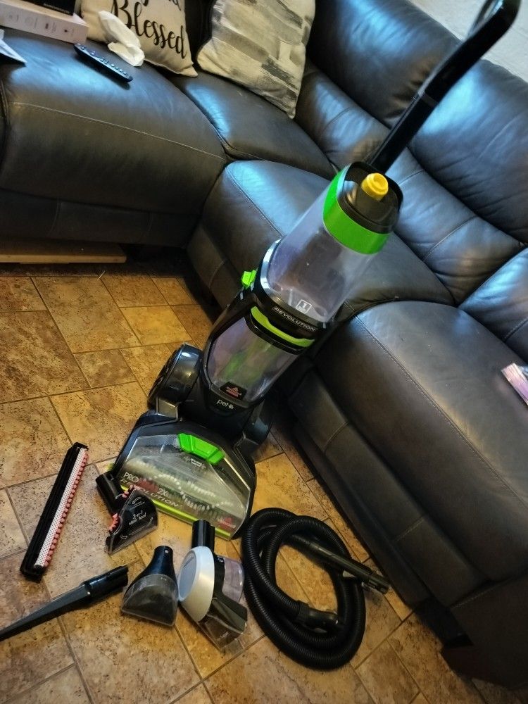Bissell Carpet Shampooer In Very Good Condition Has All Attachments