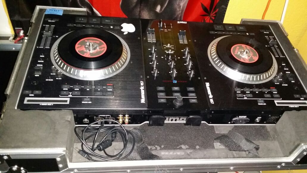 Numark ns7 FX with case & all the extras