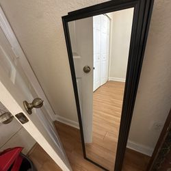 Mirrors (13 included) 