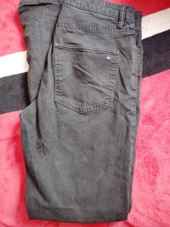 Tommy Hilfiger W30 L32