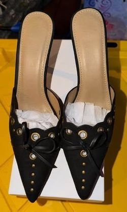 Brand new Miss Lola Jasmyn Pointed Toe Mid Heel Mules in Black size 6.5