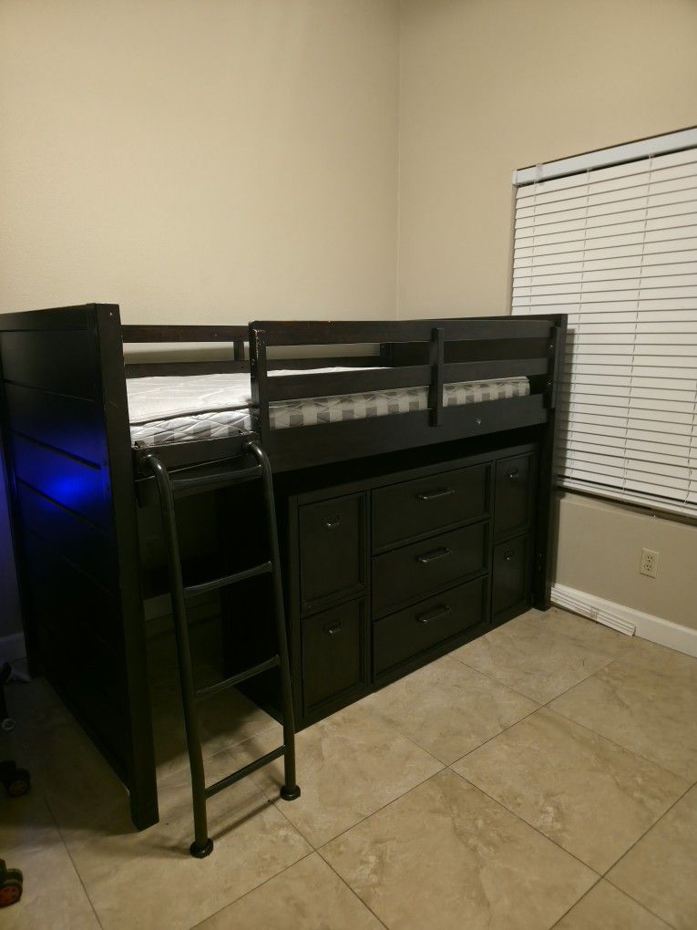 Twin Solid Wood Loft Bed with Dresser