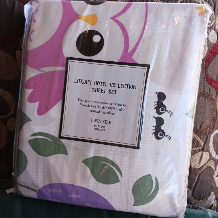 Brand New Clean Twin Sheet Has Owls On It Asking $10 Cash Must Pick Up Broadway And APACHE BUCKEYE AZ