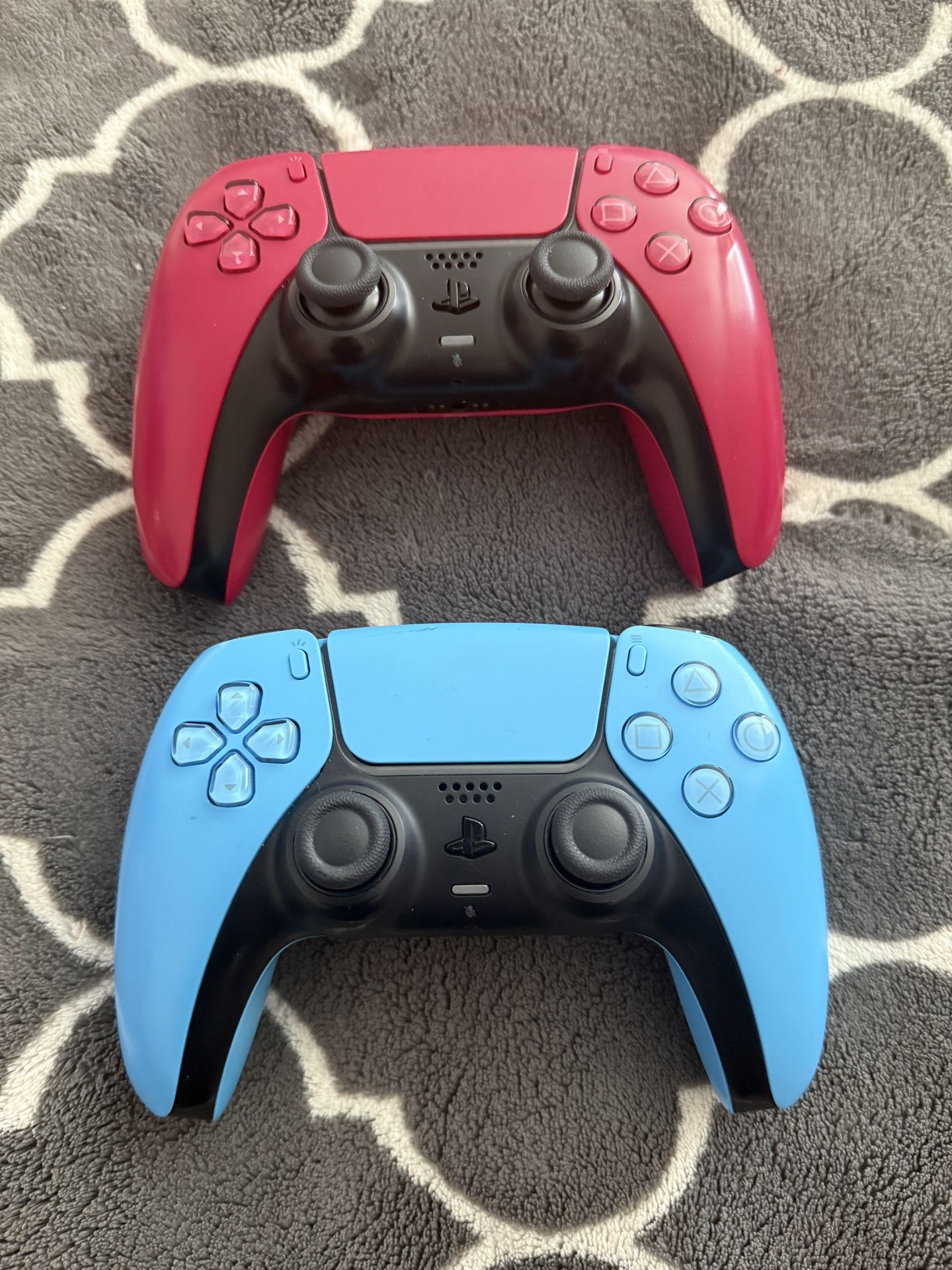 2 Like New Excellent Playstation 5 Dual Sense Wireless Controllers