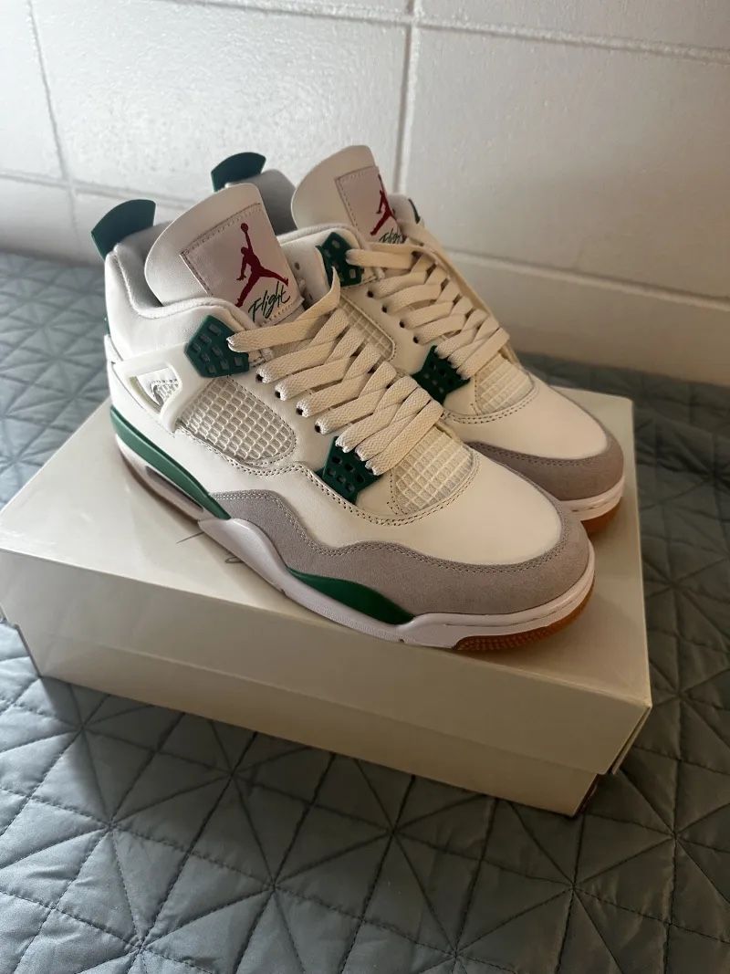 Jordan 4 Pine Green 