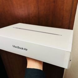 New Sealed Apple Macbook Air 13 Inch M1 2020 512GB SSD 16GB Ram 8 Core CPU 7C GPU