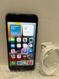 Apple iPhone 7 32GB UNLOCKED -Matte Black