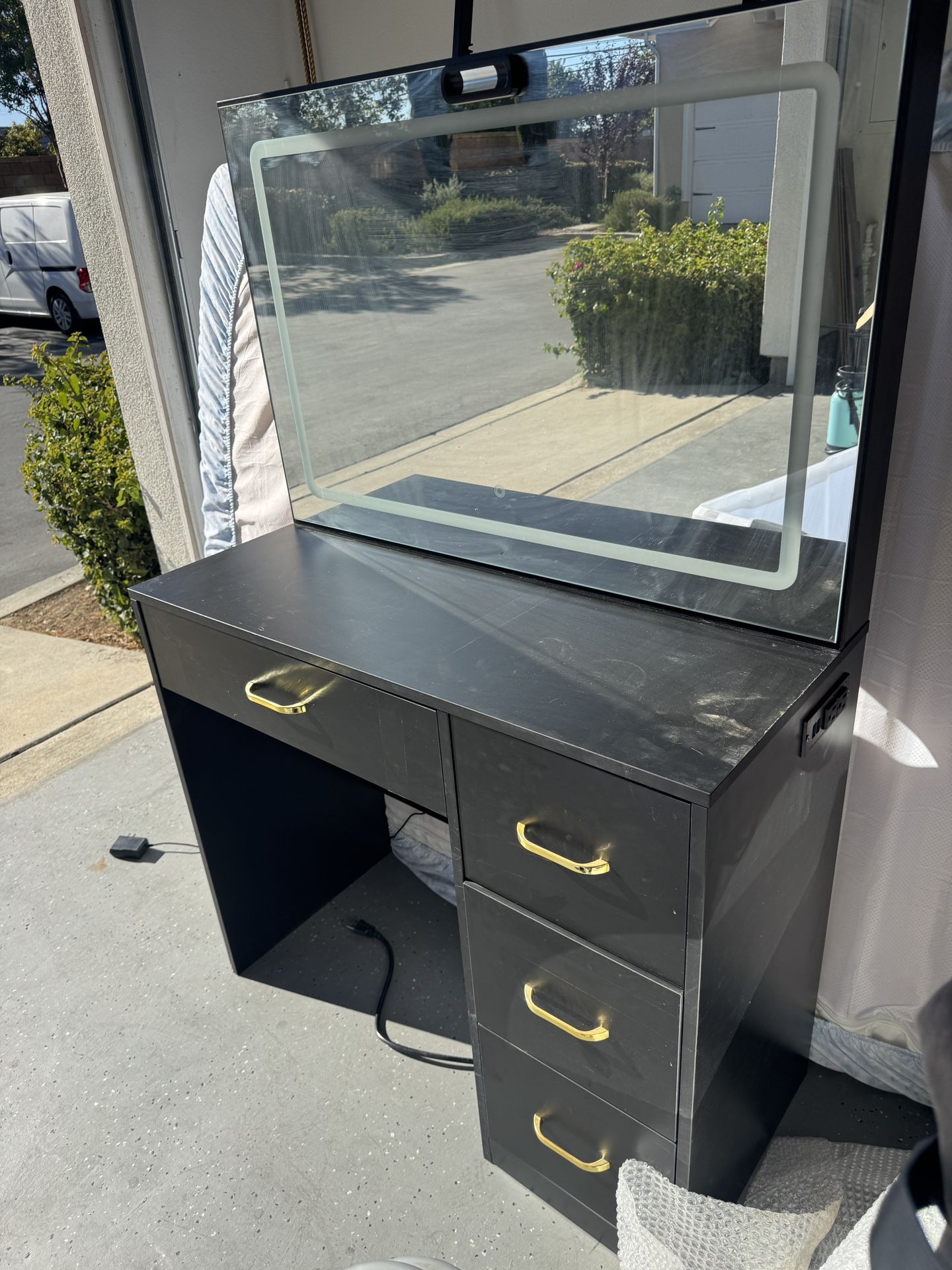 Black make up vanity with light up mirror