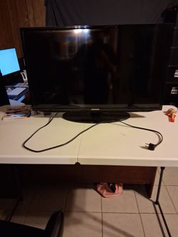 Samsung smart TV 📺 color black and siza 32inc