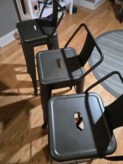 4 metal bar stools