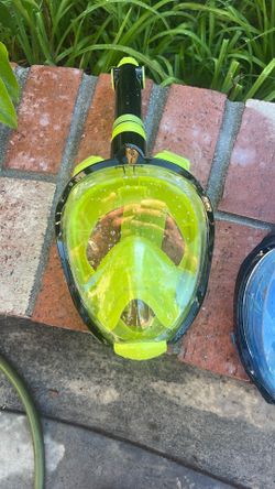 Full face scuba mask built in snorkel.