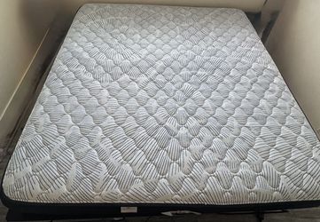 Serta Mattress ( Blue lagoon ) King